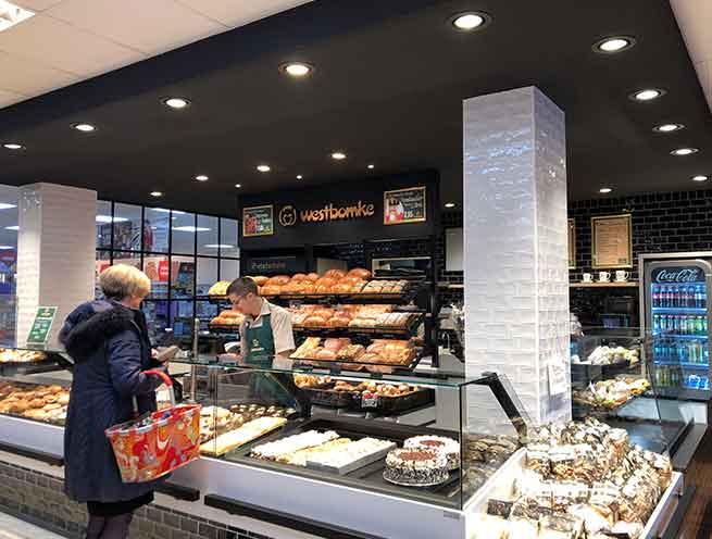 Ladeneinrichtung Bäckerei mit Bistro