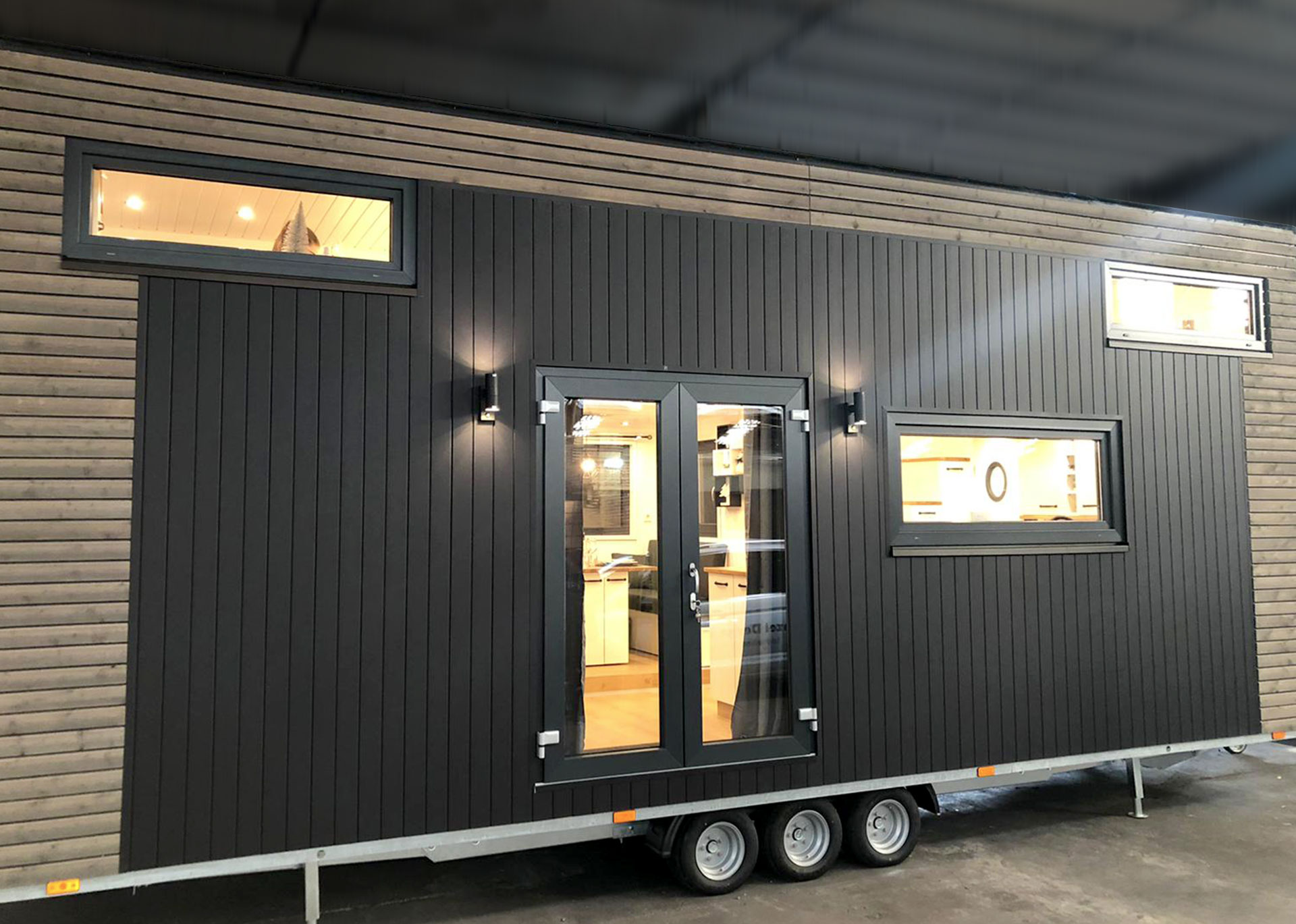 Mobile Tiny Houses, Küche, Herd und Spülbereich mit Fenster